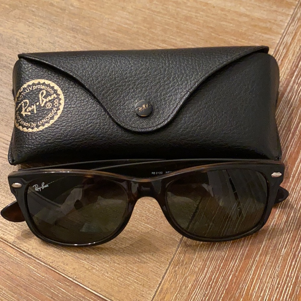 Ray-Ban Wayfarer Tortoise Sunglasses